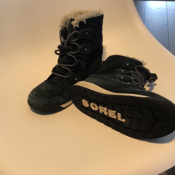 Sorel kids boots - Picture 2 of 3